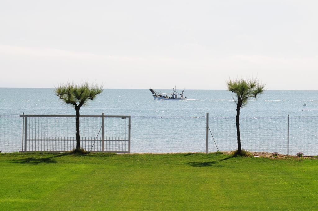 Agriturismo Frontemare Джулианова Екстериор снимка