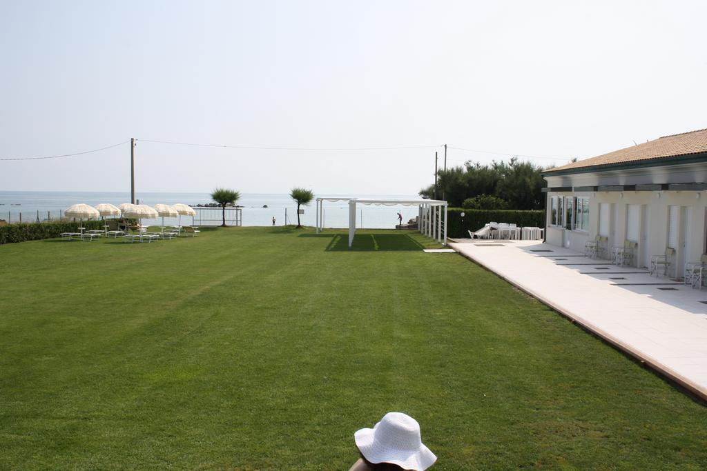 Agriturismo Frontemare Джулианова Екстериор снимка