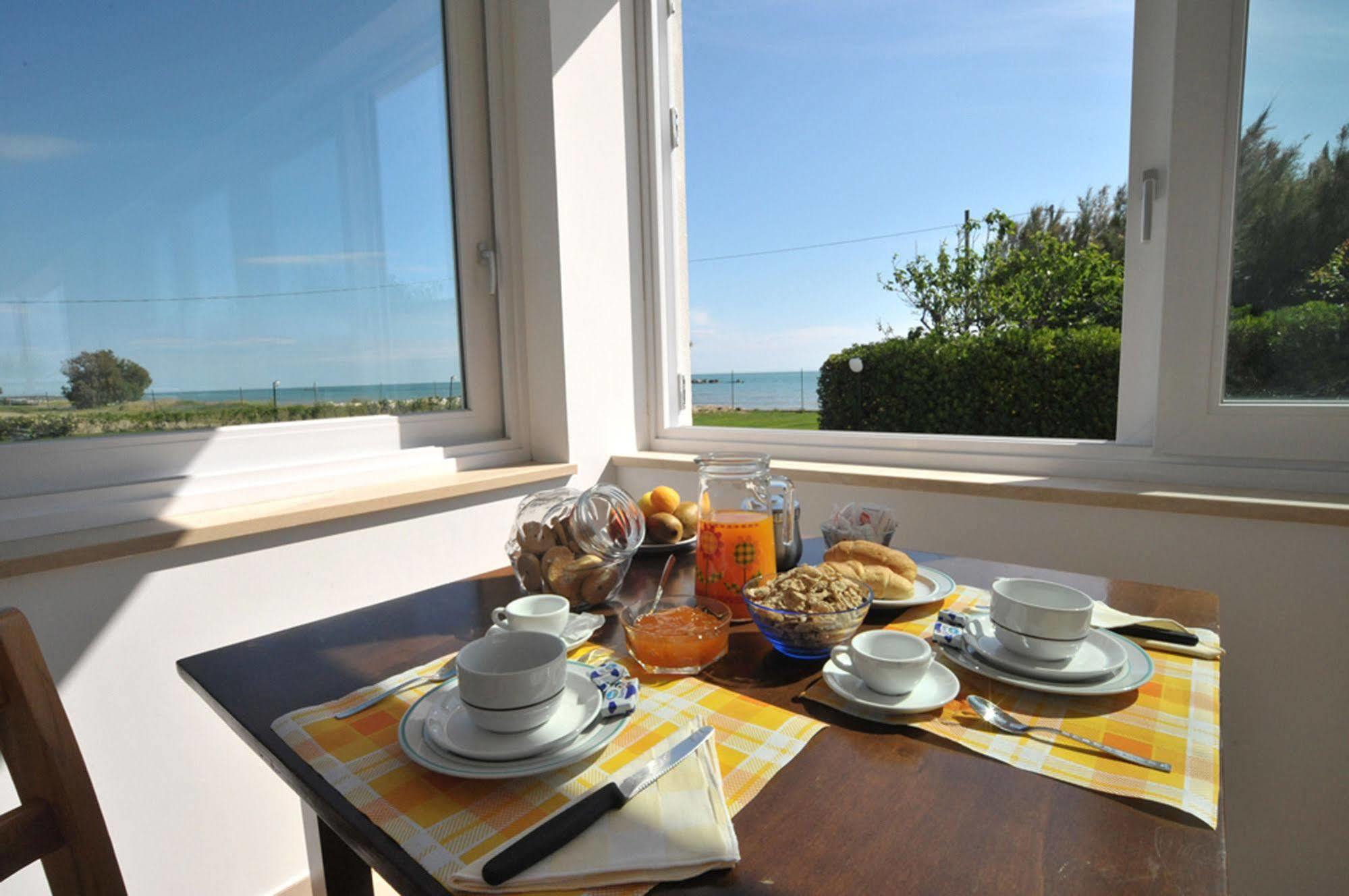 Agriturismo Frontemare Джулианова Екстериор снимка