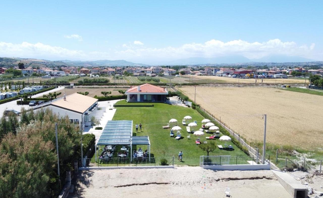 Agriturismo Frontemare Джулианова Екстериор снимка